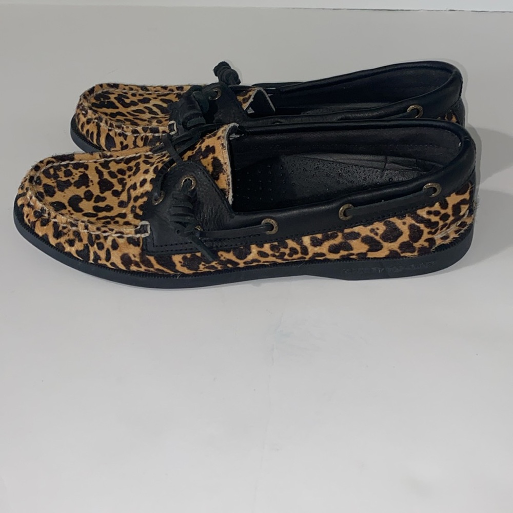 Sperry Leopard boat sliders